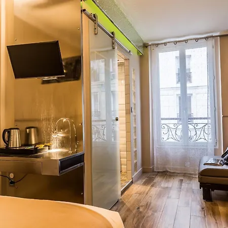 District Republique Hotel Parigi