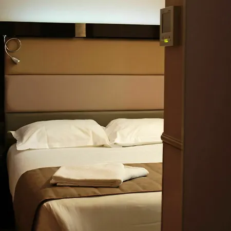 Hotel District Republique Parigi