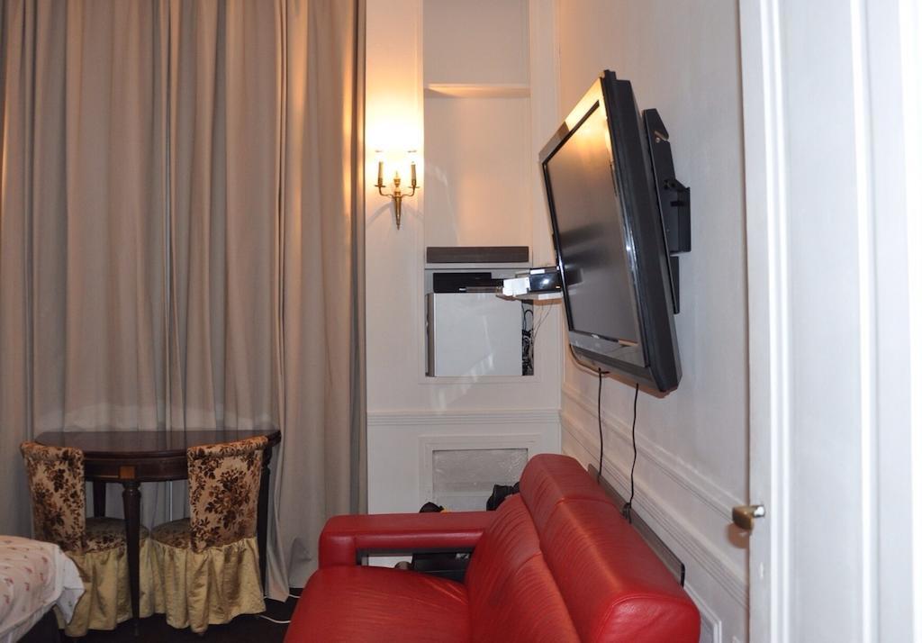 District Republique 2* Paris