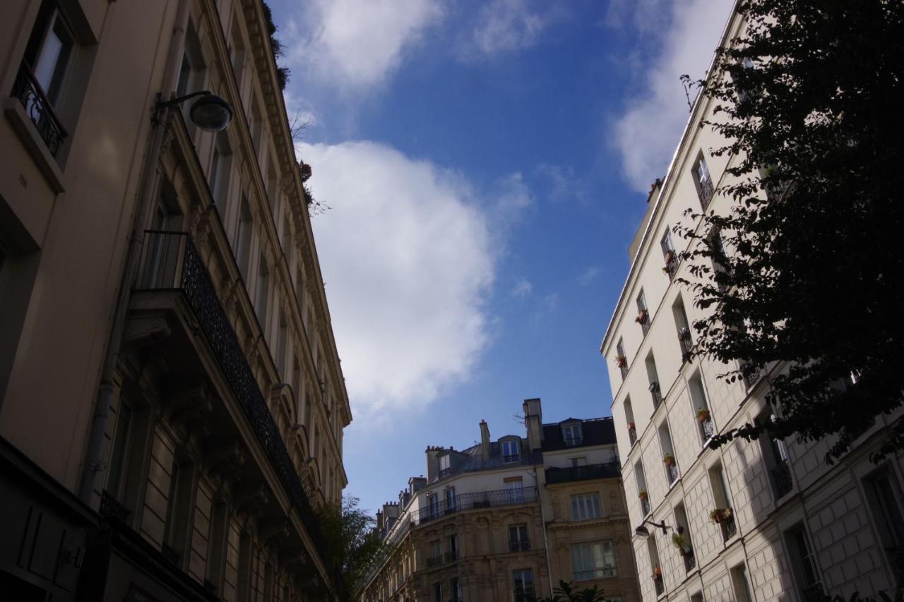 Hotel District République 2*