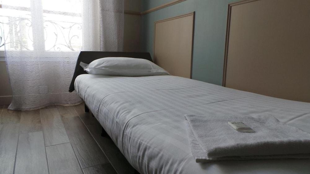 District Republique 2* Paris