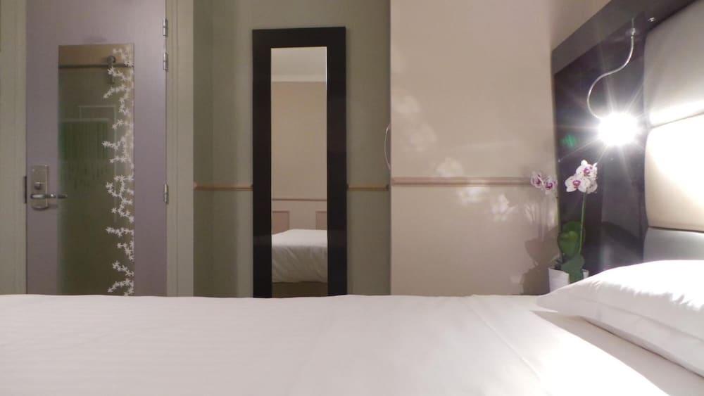 District République Hotel 2*