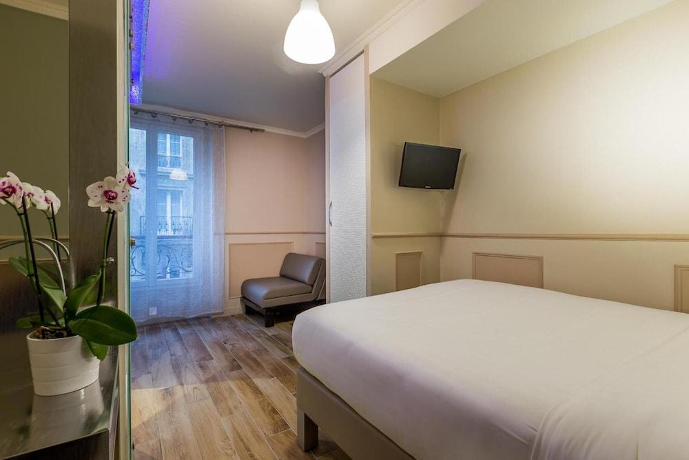 Hotel District Republique 2*