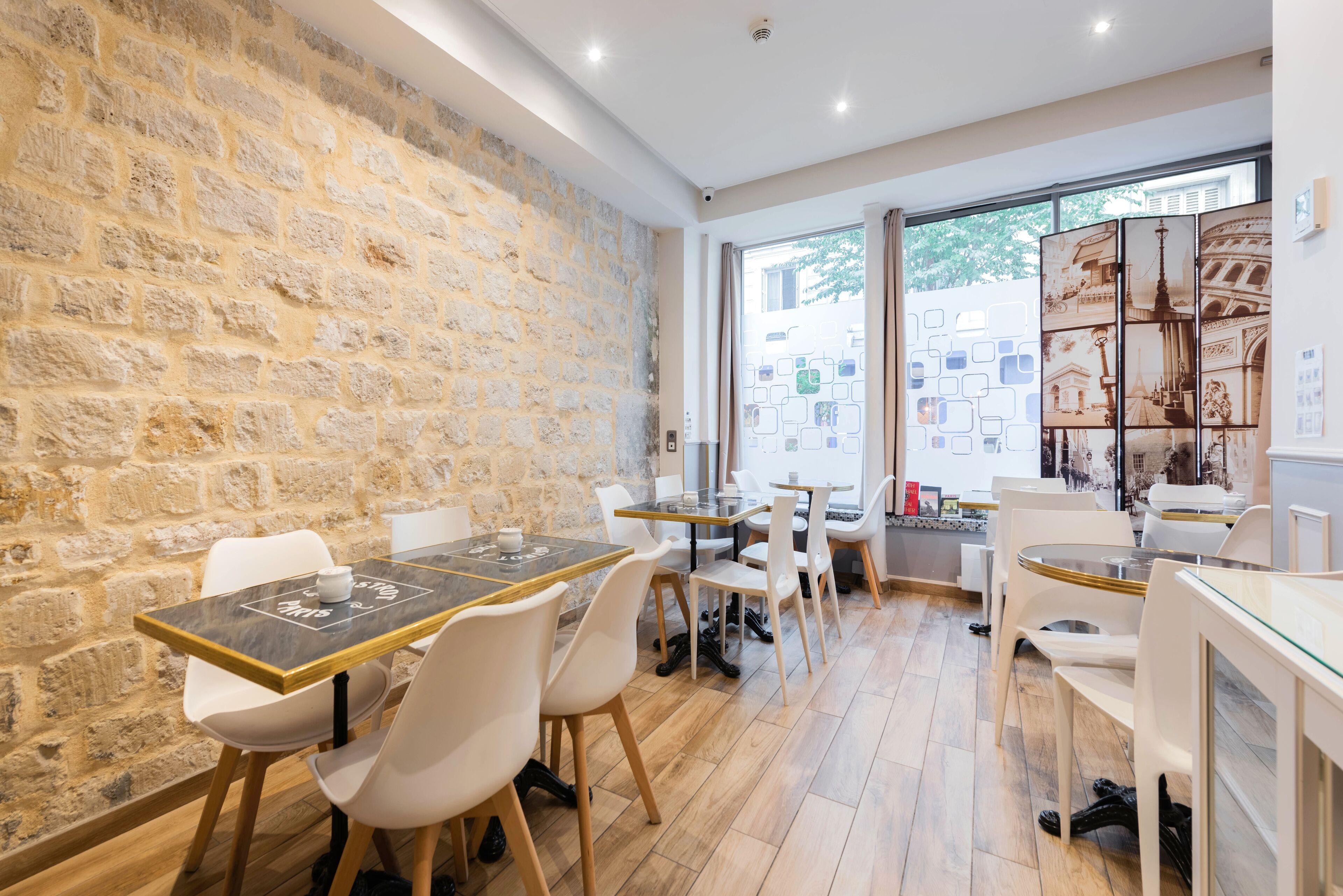 District Republique 2* Paris