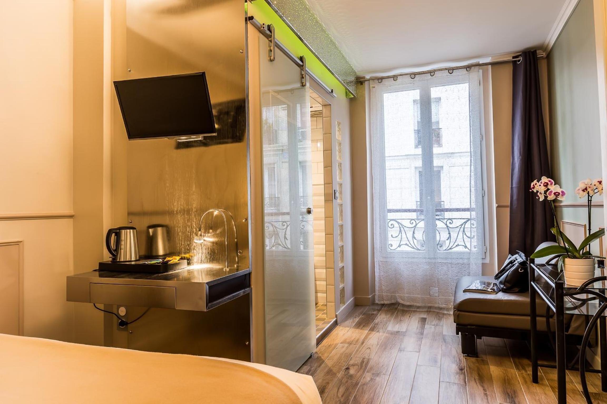 District Republique Hotel Parigi